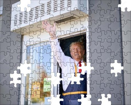 Trump Working At McDonald's Puzzle T-821