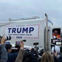 Trump Garbage Worker At Green Bay Wisconsin Rally Metal Photo T-832